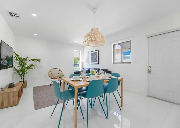 Stunning 3-Bedroom Duplex With Free Parking