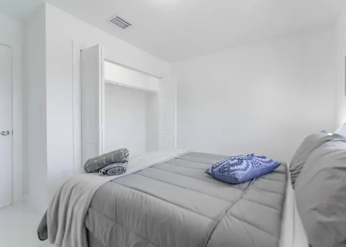 Stunning 3-Bedroom Duplex With Free Parking